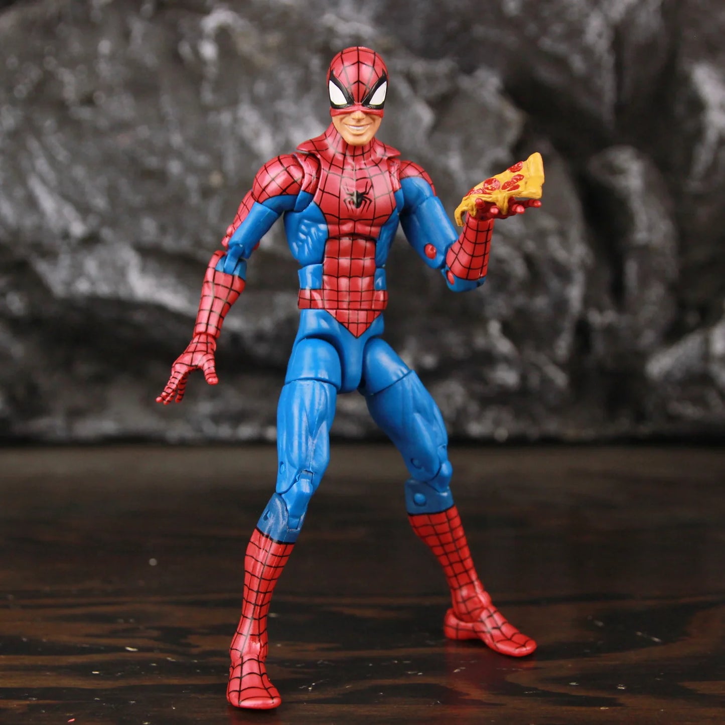Spider Man con Ropa Amazing Pizza Peter Parker